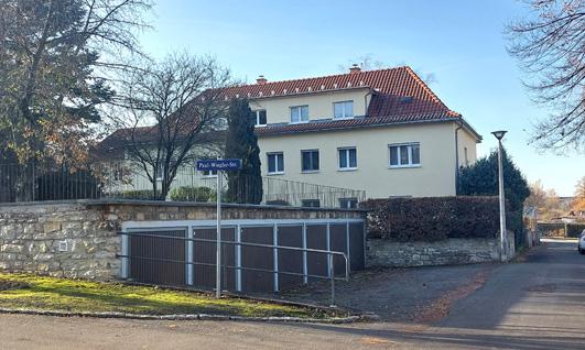 Garagen unter zwei Plateaus mit jeweils sieben Garagen in Dresden Zschertnitz, Foto: 2025