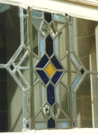 Ornament im bleiglasverzierten Fenster