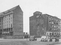 Blick auf die Ecke Altmarkt-Wilsdruffer Straße (Ernst-Thälmann-Str.) 1954 - noch ohne Intecta - Kaufhaus