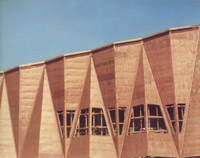 Noch nicht patiniertes Kupferfdach des Kulturpalastes mit Aussparungen für Be- und Entlüftung - vor 1981