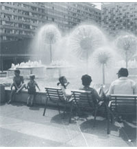 Prager Straße - 1963- 70: Pusteblumenbrunnen